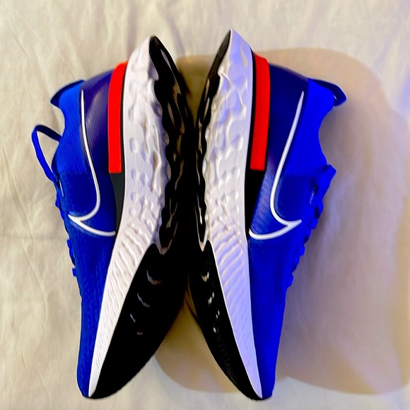 Nike Infinity React CD4371-400 running athletic sneakers - Picture 2 of 6